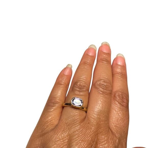 Elegant Sterling Silver Gold plated Ring with light purple amathyst color Stone - Picture 9 of 9